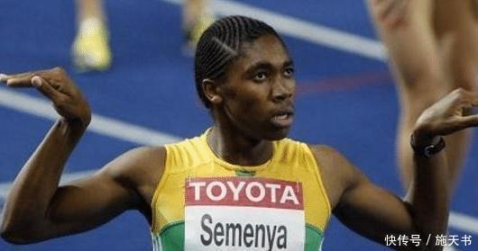 在运动场上的他