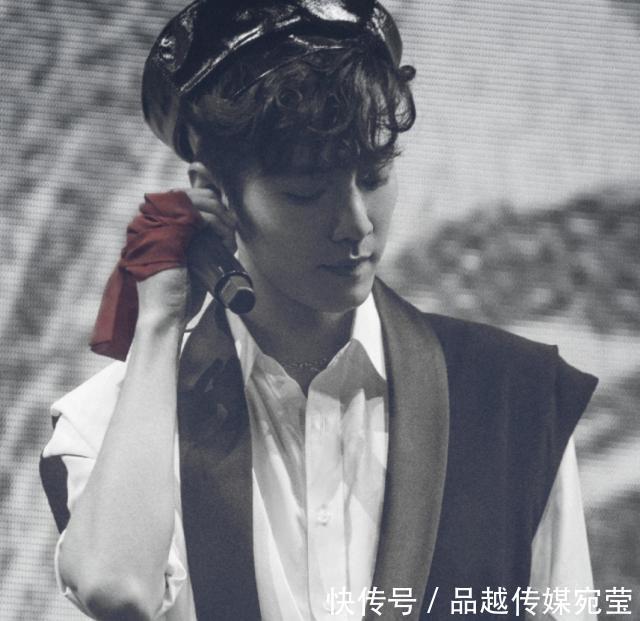 王一博肖战同台表演