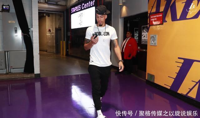 詹姆斯湖人出场介绍