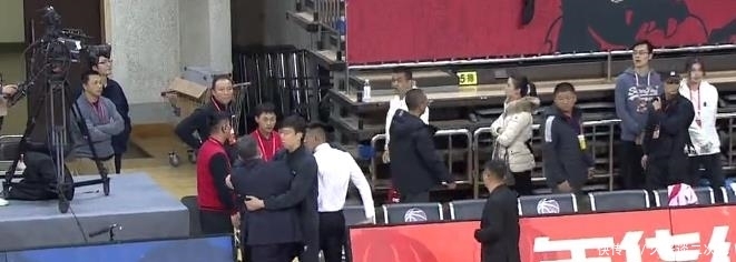 江苏主教练球迷