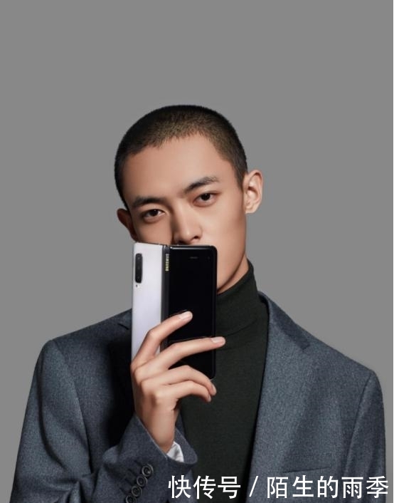 三星折叠w20开售