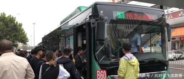 挨着郑州火车站的汽车站