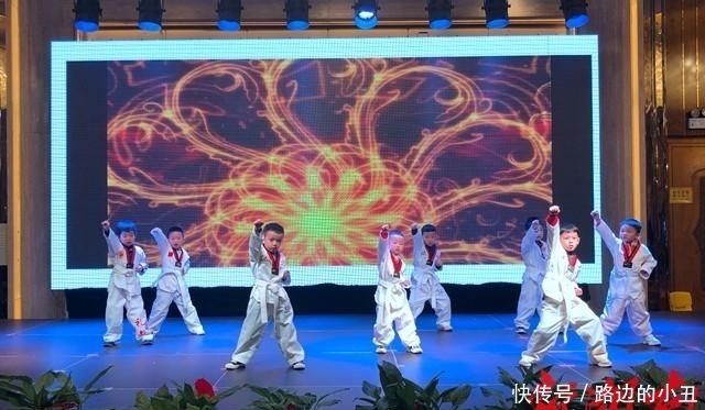 幼儿园活动迎新年