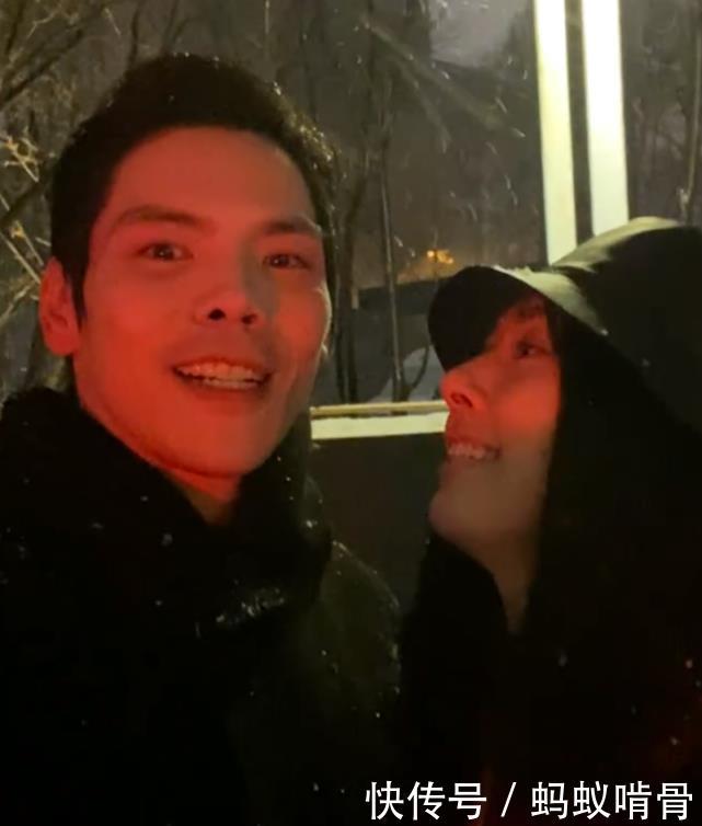 向佐郭碧婷甜蜜同框