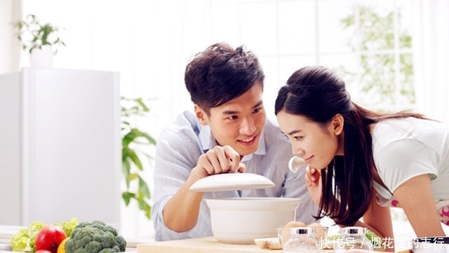 婚礼上新郎播放