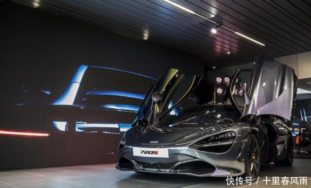 郭德纲现身郭麒麟