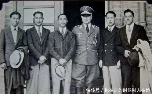 空军运输机抵武汉