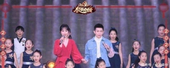 杨紫张一山牵手同台视频