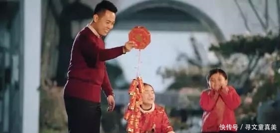 大年三十给家人拜年